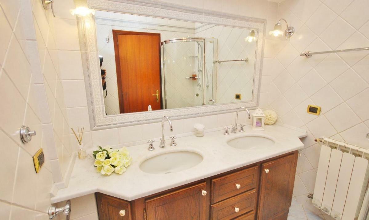 Raffinato Attico Vicino Al Mare Con Solarium Lido Di Камайоре Екстериор снимка
