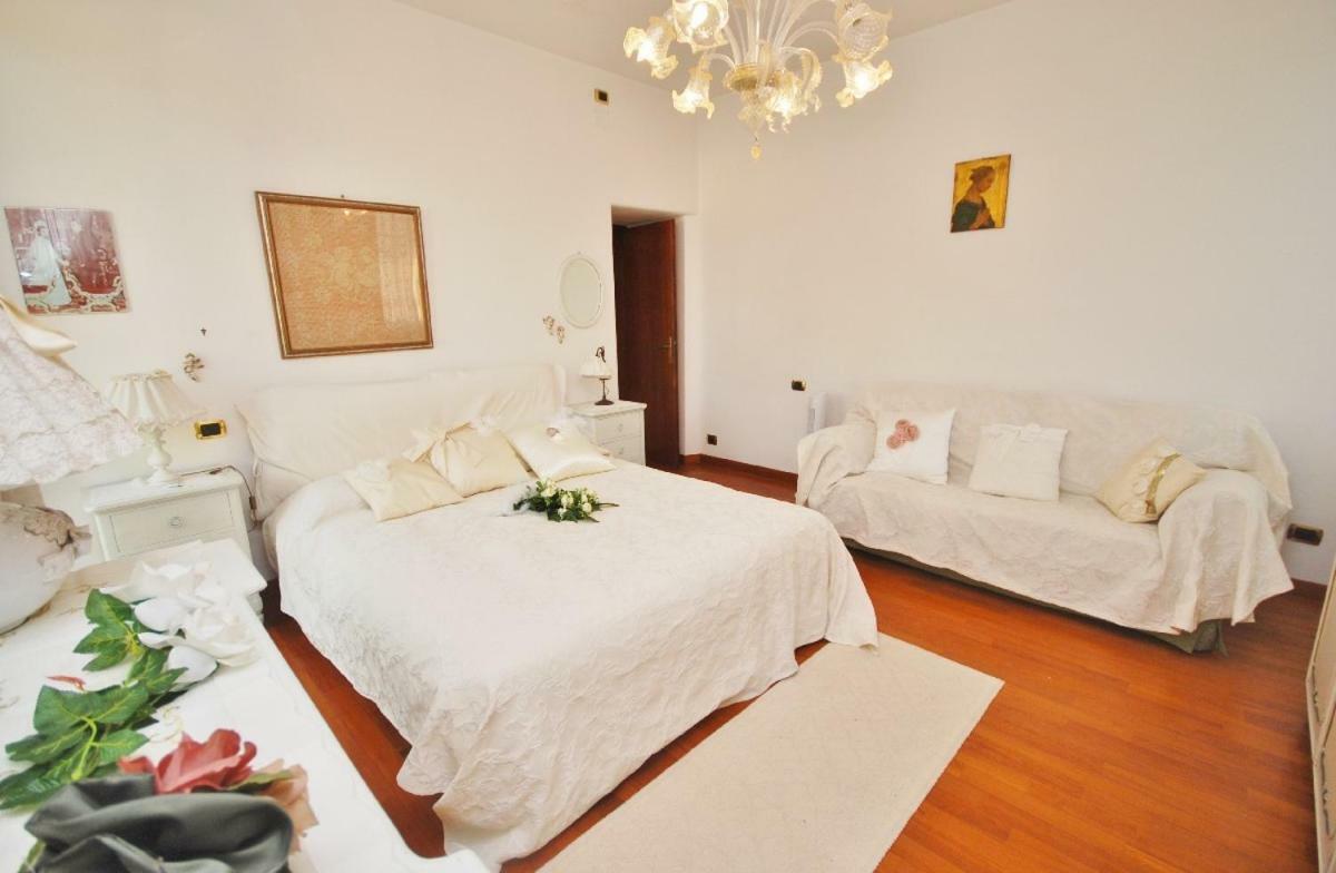 Raffinato Attico Vicino Al Mare Con Solarium Lido Di Камайоре Екстериор снимка
