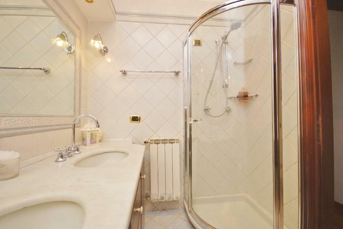 Raffinato Attico Vicino Al Mare Con Solarium Lido Di Камайоре Екстериор снимка