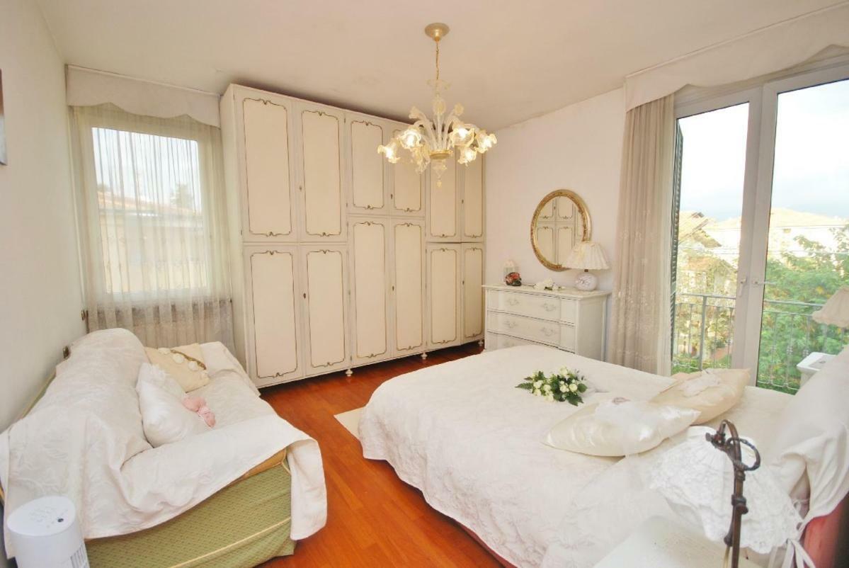 Raffinato Attico Vicino Al Mare Con Solarium Lido Di Камайоре Екстериор снимка