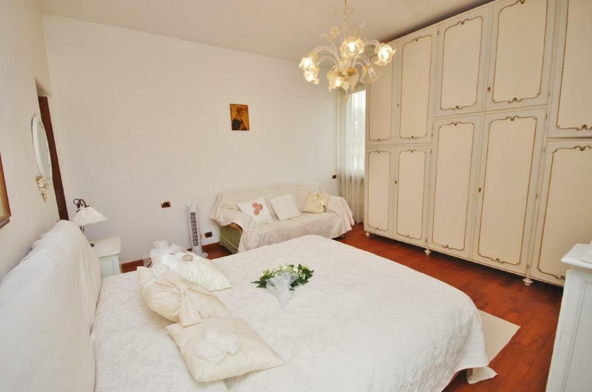 Raffinato Attico Vicino Al Mare Con Solarium Lido Di Камайоре Екстериор снимка