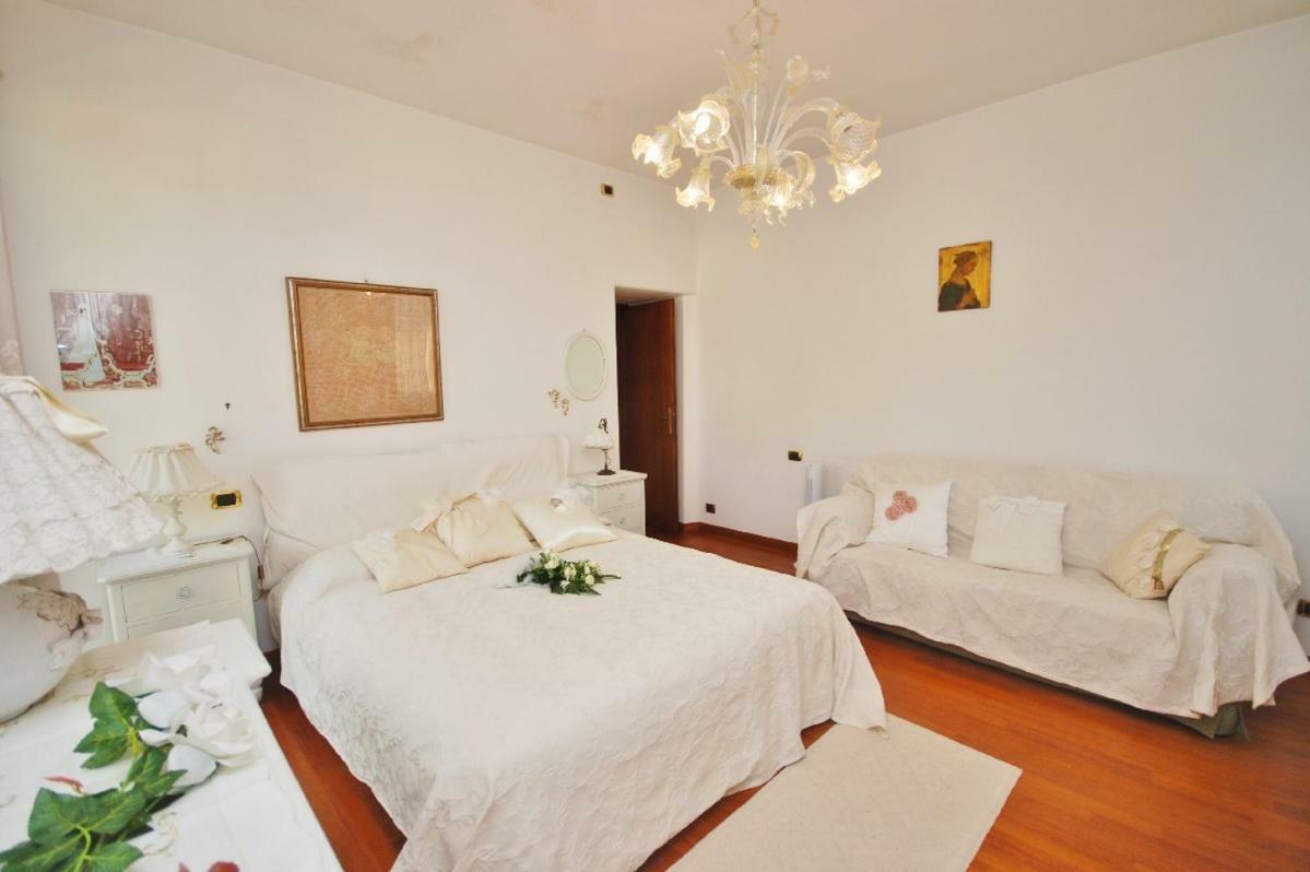 Raffinato Attico Vicino Al Mare Con Solarium Lido Di Камайоре Екстериор снимка