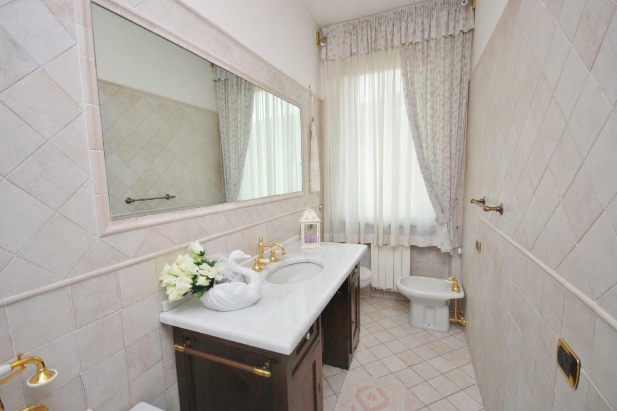 Raffinato Attico Vicino Al Mare Con Solarium Lido Di Камайоре Екстериор снимка