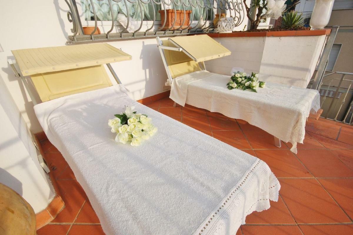 Raffinato Attico Vicino Al Mare Con Solarium Lido Di Камайоре Екстериор снимка