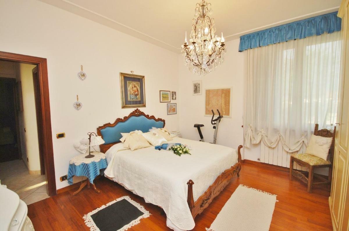 Raffinato Attico Vicino Al Mare Con Solarium Lido Di Камайоре Екстериор снимка