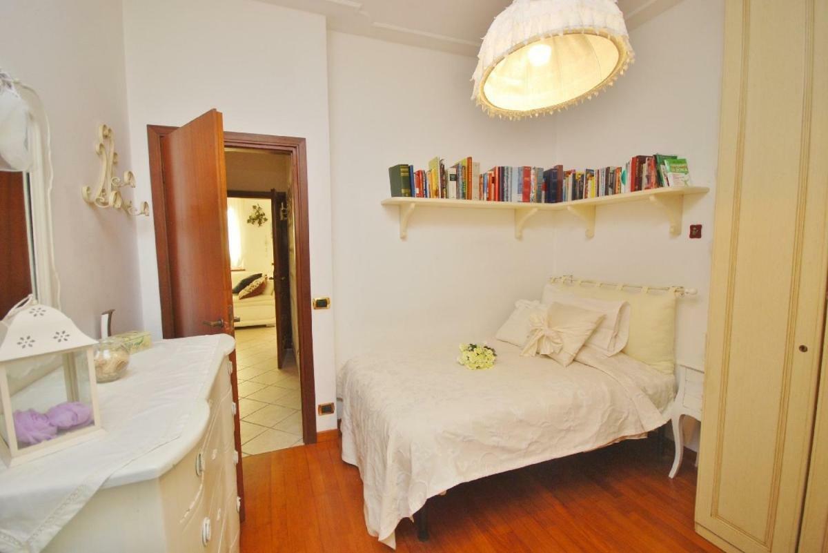 Raffinato Attico Vicino Al Mare Con Solarium Lido Di Камайоре Екстериор снимка