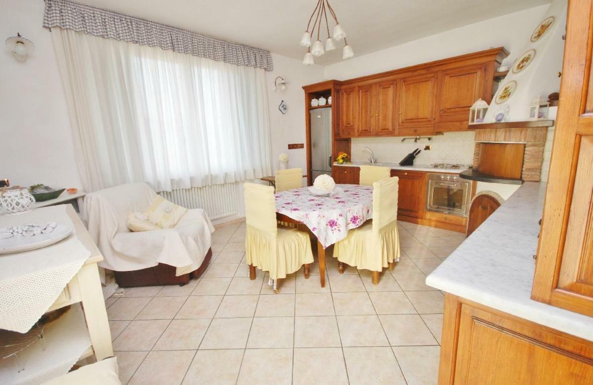 Raffinato Attico Vicino Al Mare Con Solarium Lido Di Камайоре Екстериор снимка