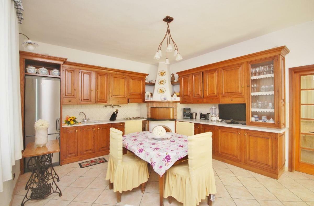 Raffinato Attico Vicino Al Mare Con Solarium Lido Di Камайоре Екстериор снимка