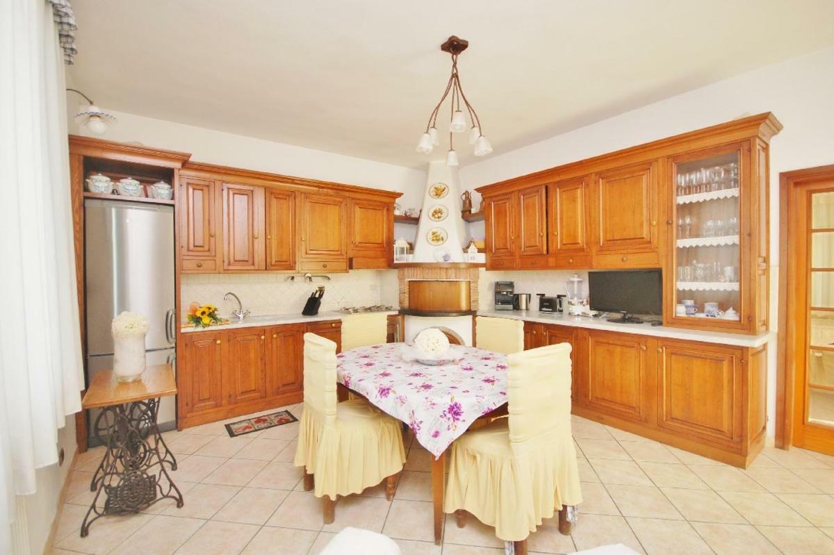 Raffinato Attico Vicino Al Mare Con Solarium Lido Di Камайоре Екстериор снимка