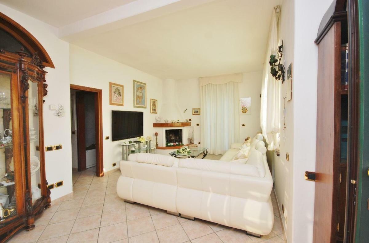Raffinato Attico Vicino Al Mare Con Solarium Lido Di Камайоре Екстериор снимка