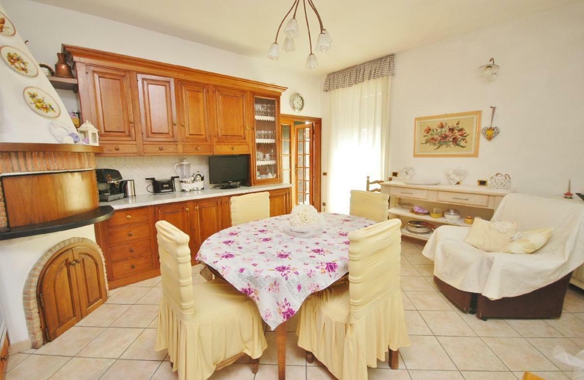 Raffinato Attico Vicino Al Mare Con Solarium Lido Di Камайоре Екстериор снимка